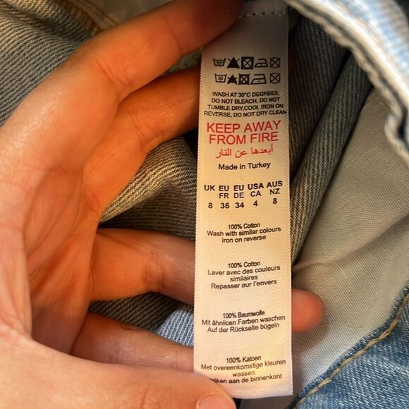 NWT PrettyLittleThing Petite Light Wash Shredded Jean - Picture 8 of 9